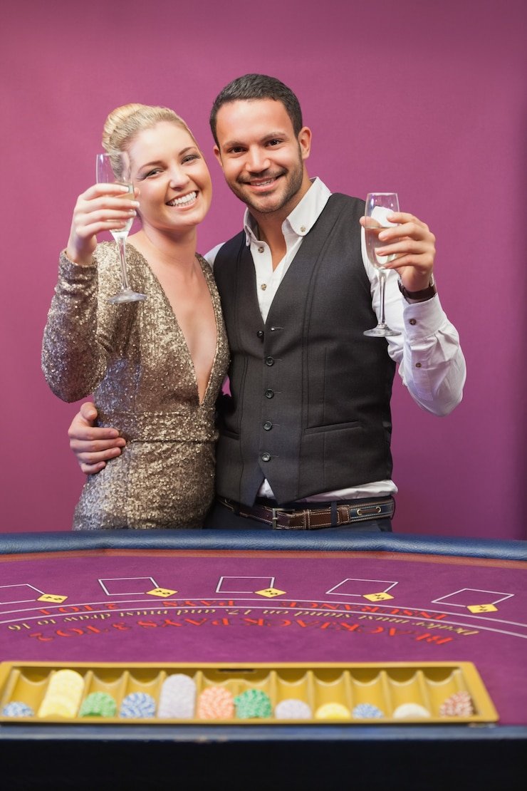 Tampilan turnamen poker merdekaqq dengan struktur taruhan buta dan fase penghapusan